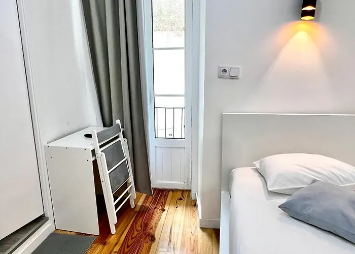 Apartamento Bernardim Ribeiro - 2ª Andar * ליסבון