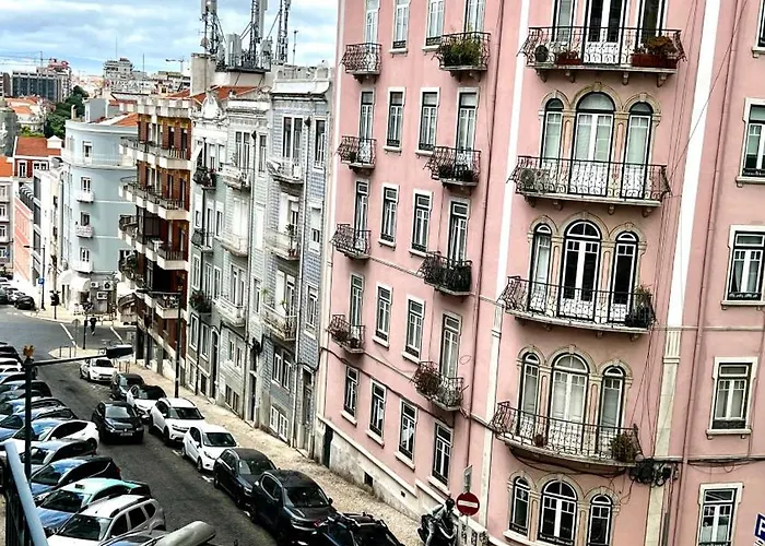 Apartamento Bernardim Ribeiro - 2ª Andar * ליסבון