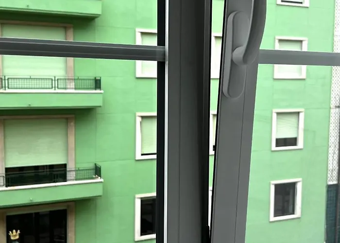 Apartamento Bernardim Ribeiro - 2ª Andar ליסבון