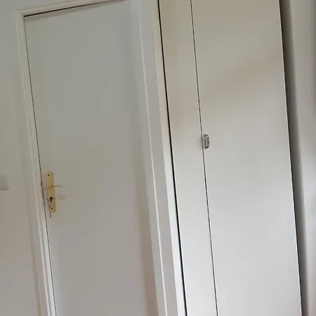 Homestay Apartamento Bernardim Ribeiro - 2ª Andar *