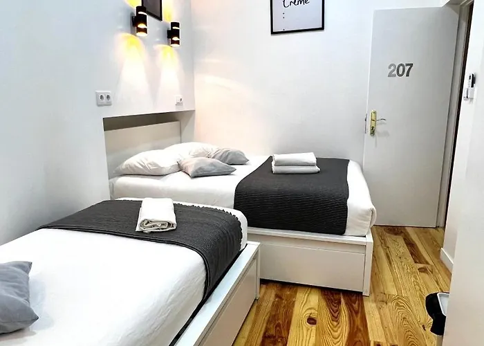 Homestay Apartamento Bernardim Ribeiro - 2ª Andar *