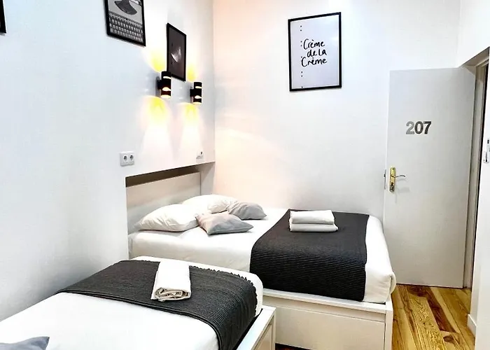 Homestay Apartamento Bernardim Ribeiro - 2ª Andar *