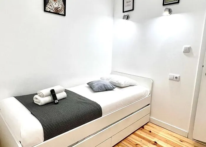 Apartamento Bernardim Ribeiro - 2ª Andar Homestay