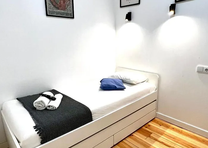 Apartamento Bernardim Ribeiro - 2ª Andar *