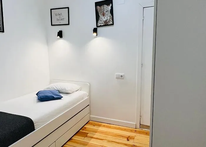 Apartamento Bernardim Ribeiro - 2ª Andar *