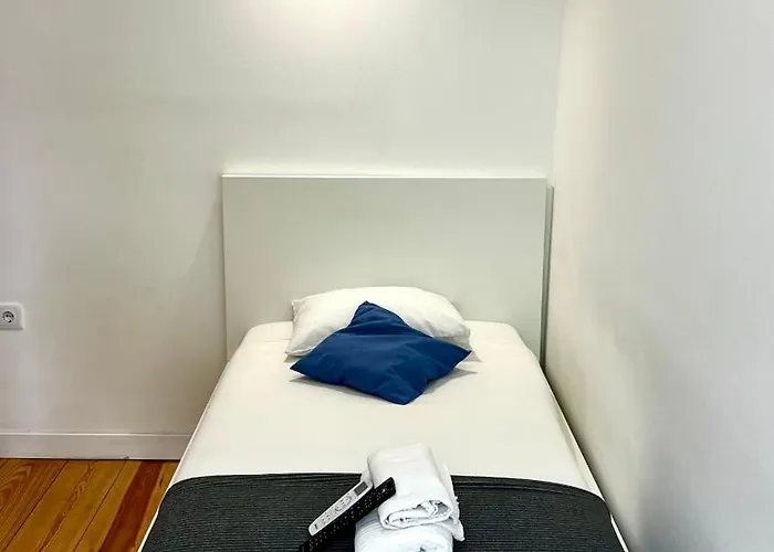 Homestay Apartamento Bernardim Ribeiro - 2ª Andar