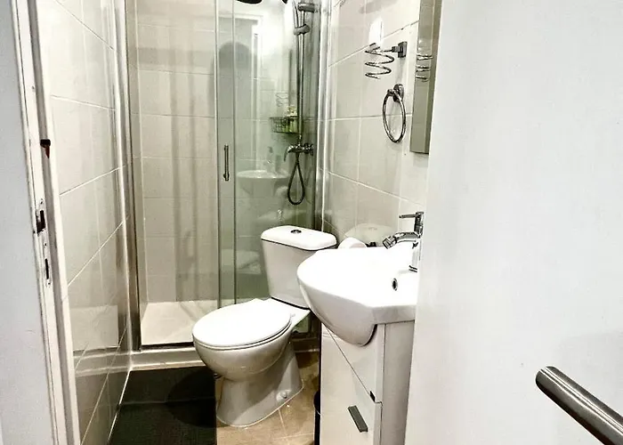 Apartamento Bernardim Ribeiro - 2ª Andar Homestay *