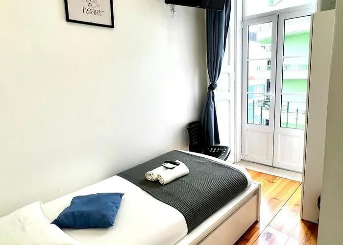 Homestay Apartamento Bernardim Ribeiro - 2ª Andar *